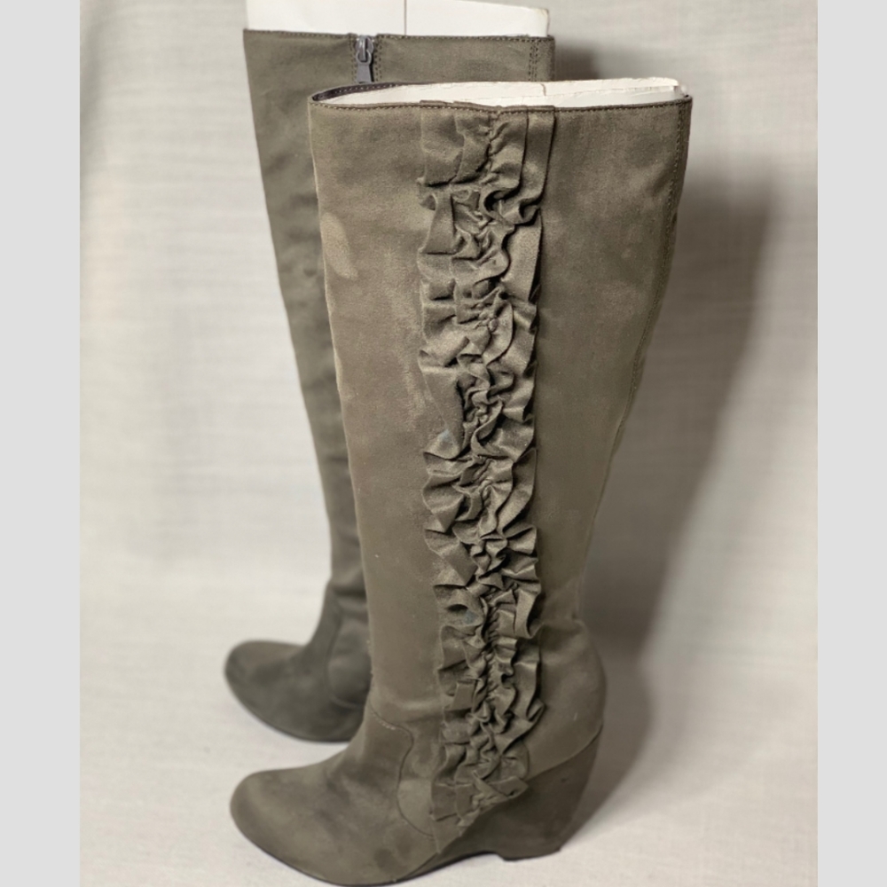 Elle Grey Ruffled Tall Wedge KneeHigh Boots Size 8
